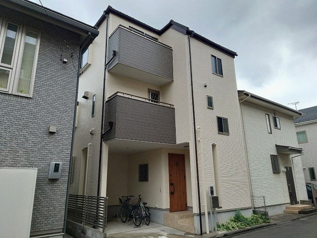 【施工実績900】外壁塗装・屋根重ね葺き：埼玉県戸田市