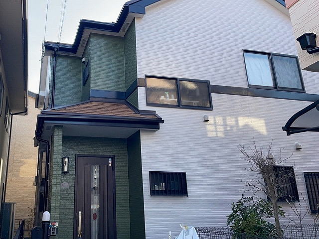 【施工実績1042】外壁塗装・屋根重ね葺き：埼玉県鴻巣市